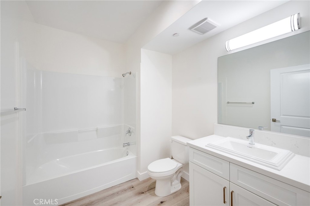 14526 Hartland Street 104