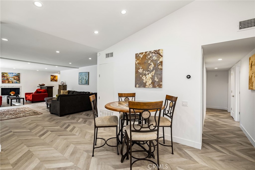 2303 N Magnolia