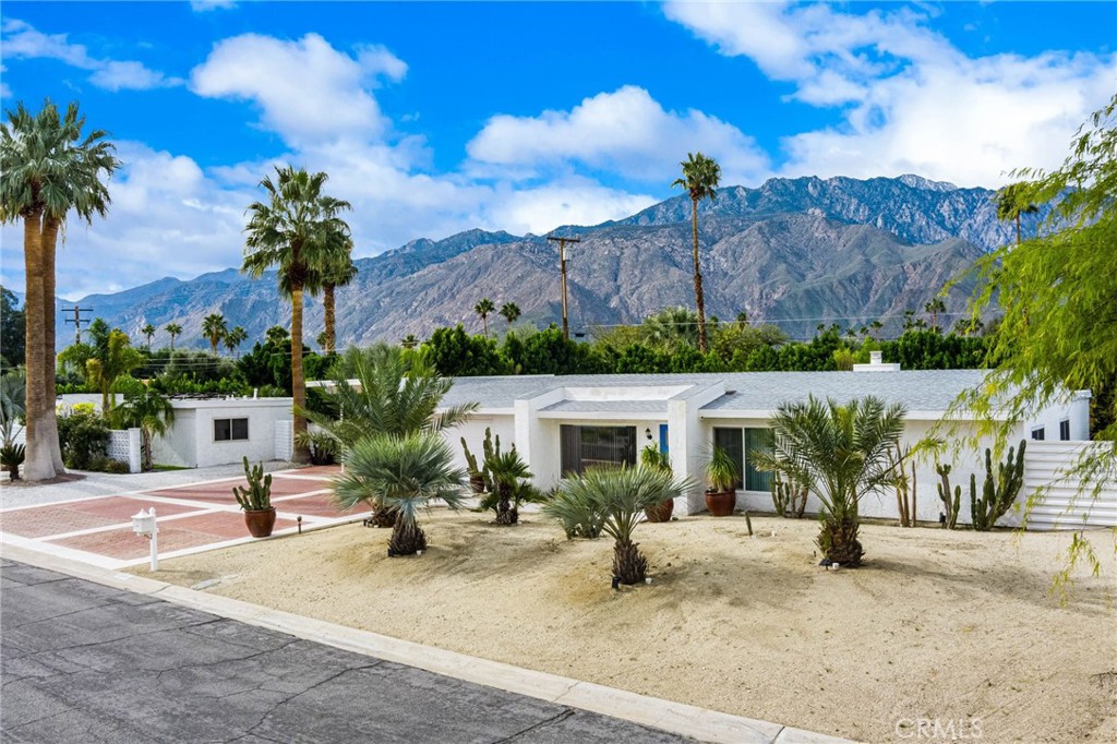 2303 N Magnolia