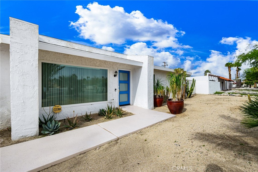 2303 N Magnolia