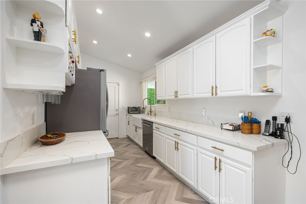 2303 N Magnolia