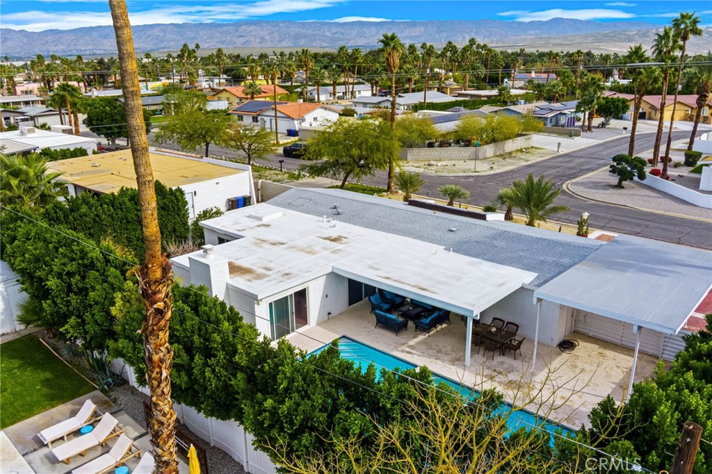 2303 N Magnolia