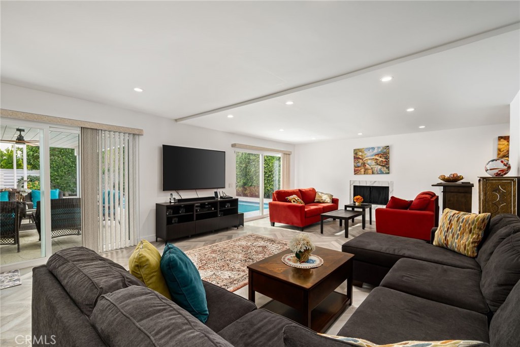2303 N Magnolia