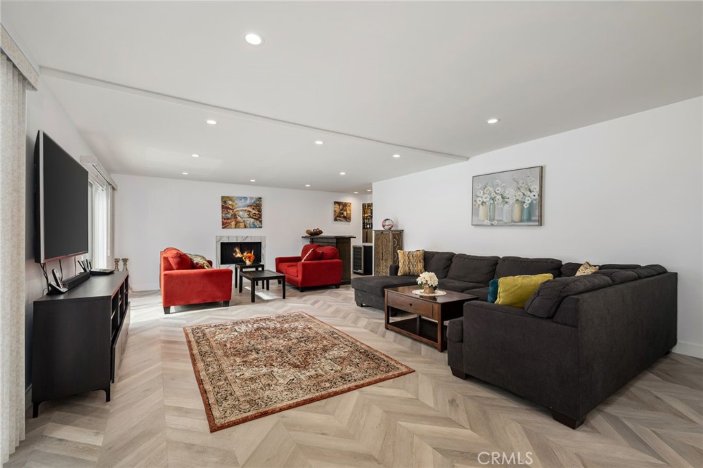 2303 N Magnolia