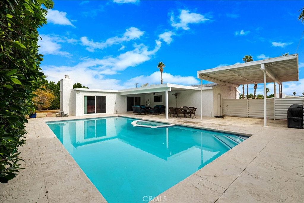 2303 N Magnolia