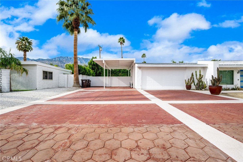 2303 N Magnolia
