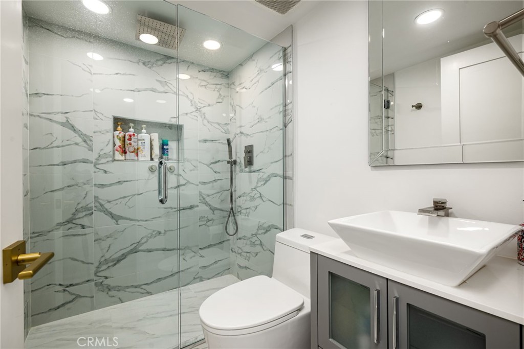 2303 N Magnolia