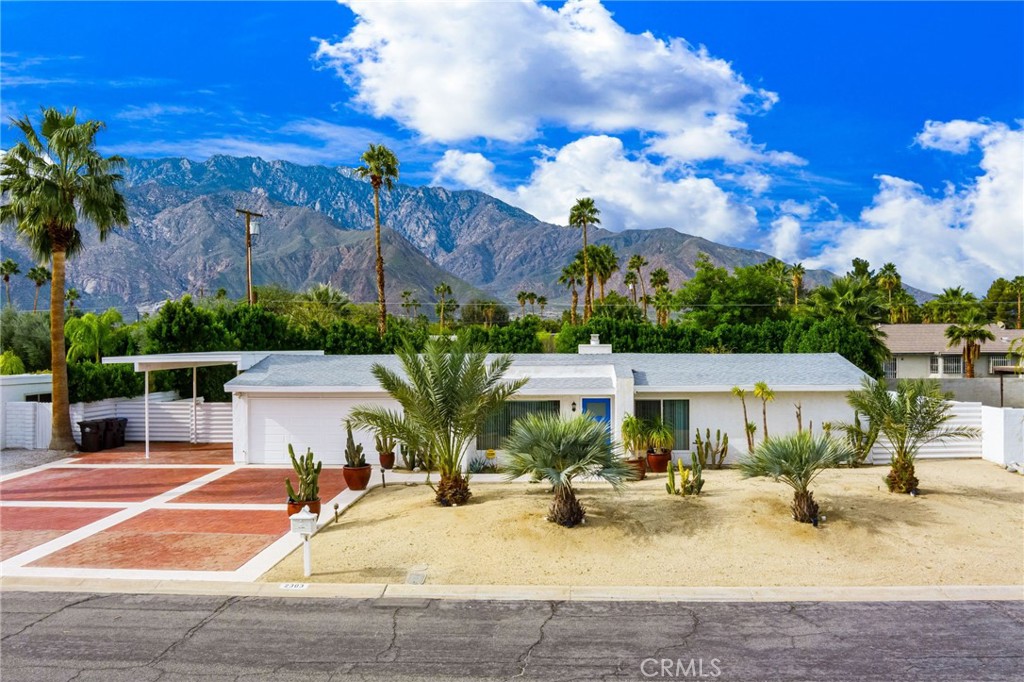 2303 N Magnolia
