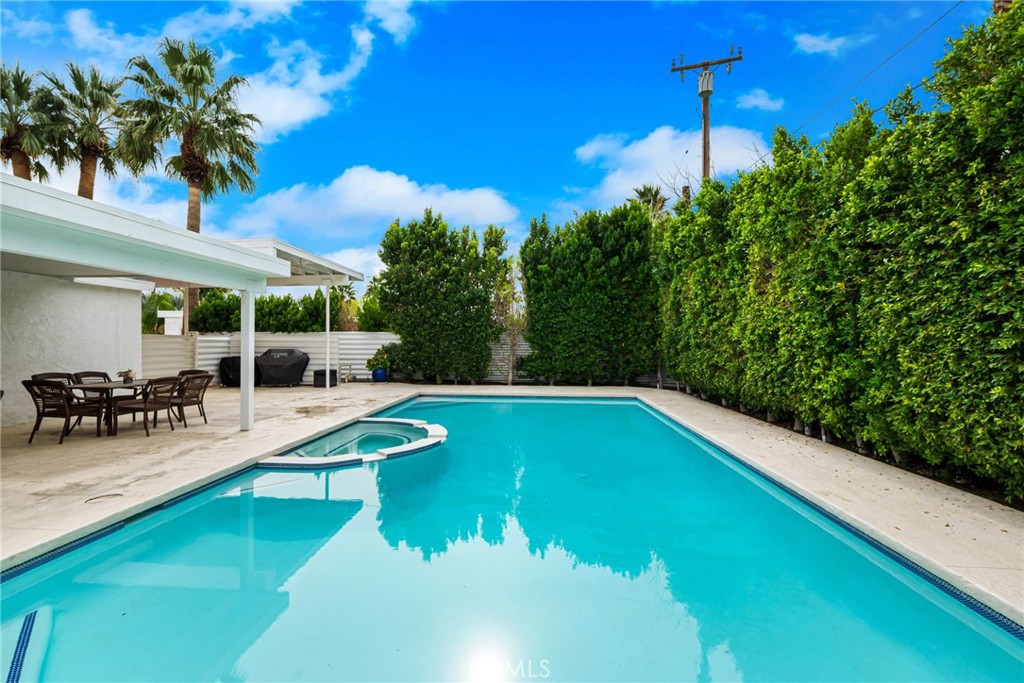 2303 N Magnolia