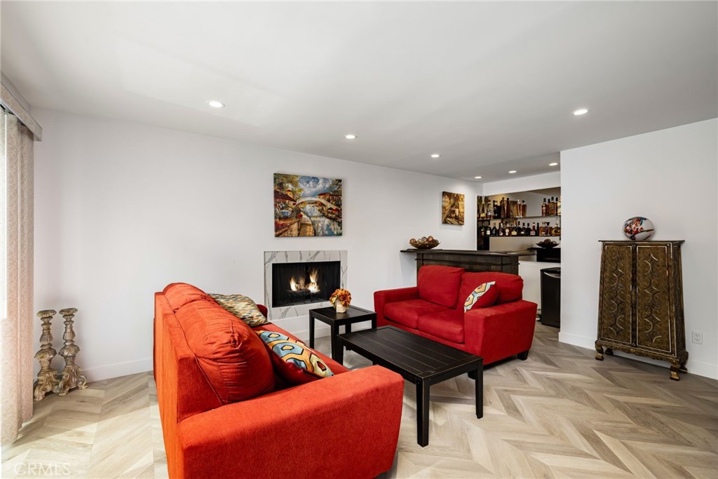 2303 N Magnolia