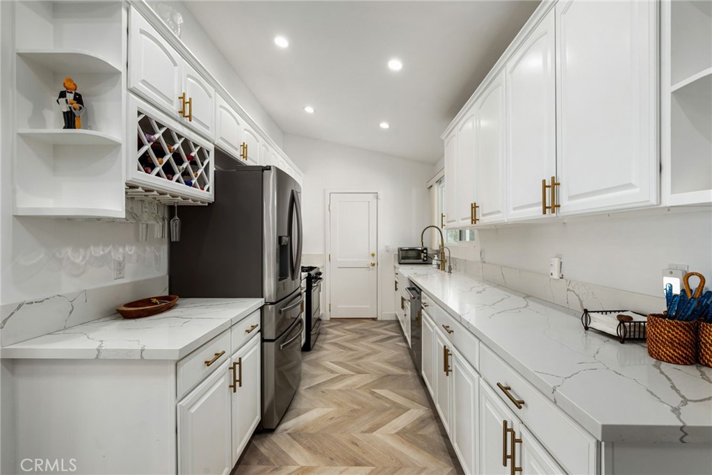 2303 N Magnolia