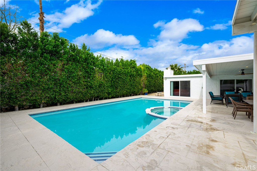 2303 N Magnolia