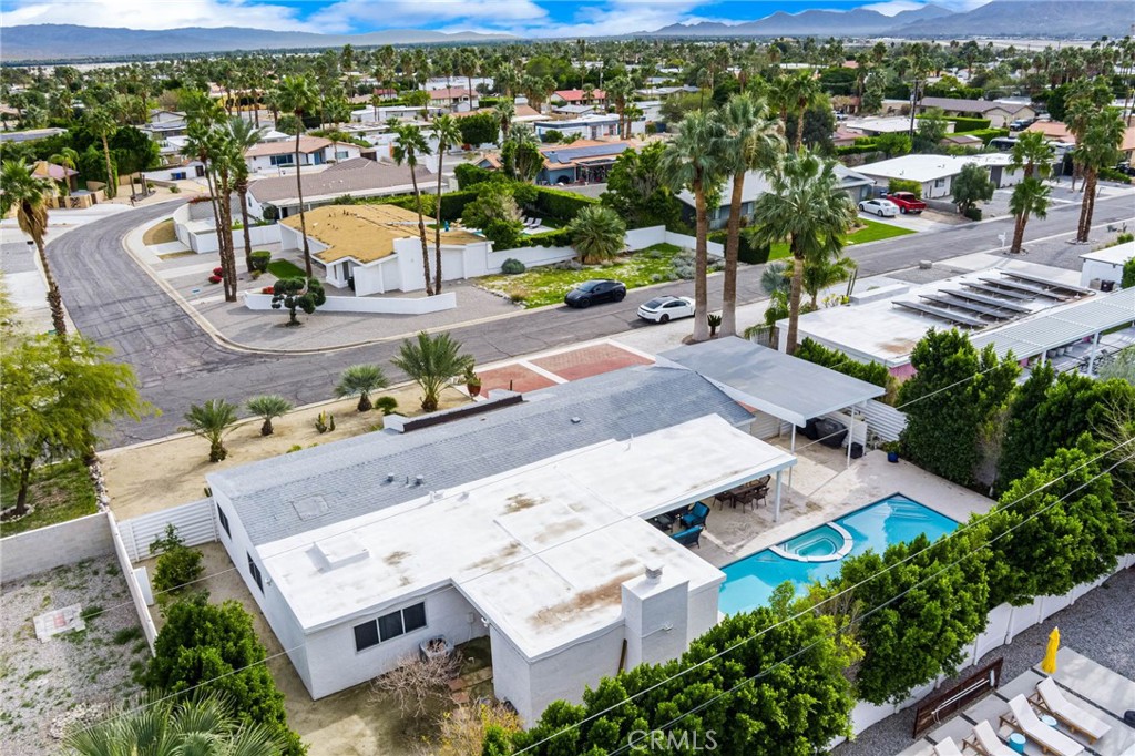 2303 N Magnolia