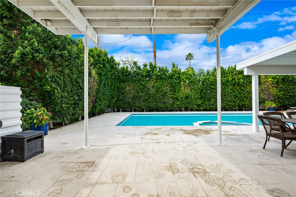 2303 N Magnolia