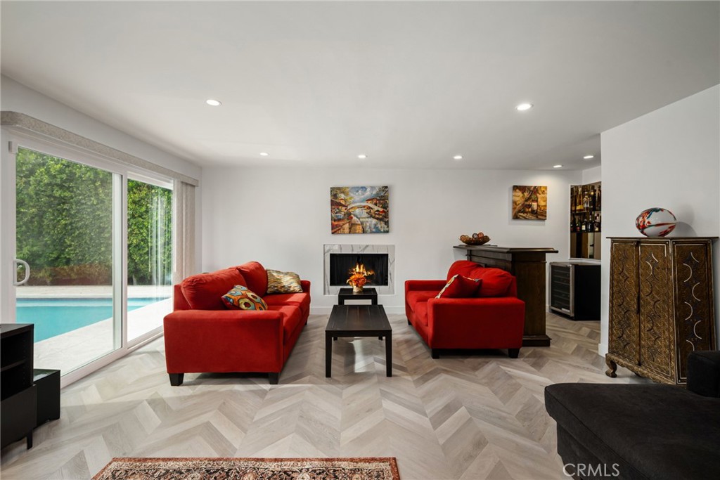 2303 N Magnolia