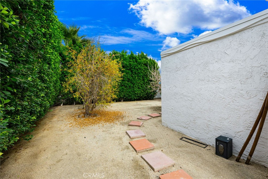 2303 N Magnolia