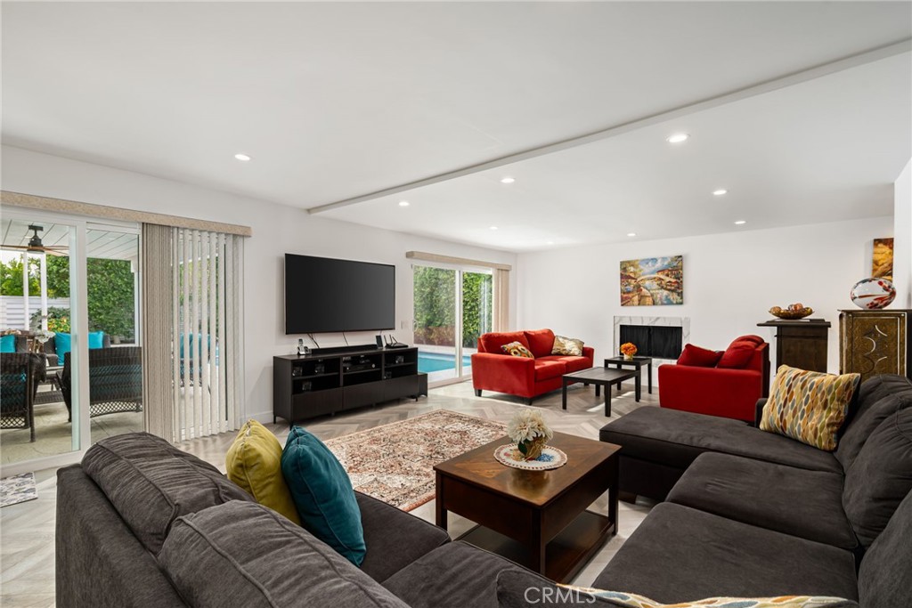2303 N Magnolia