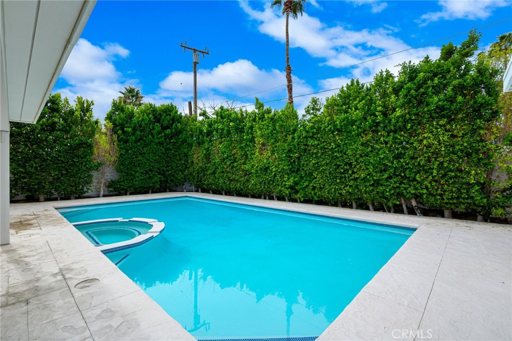 2303 N Magnolia