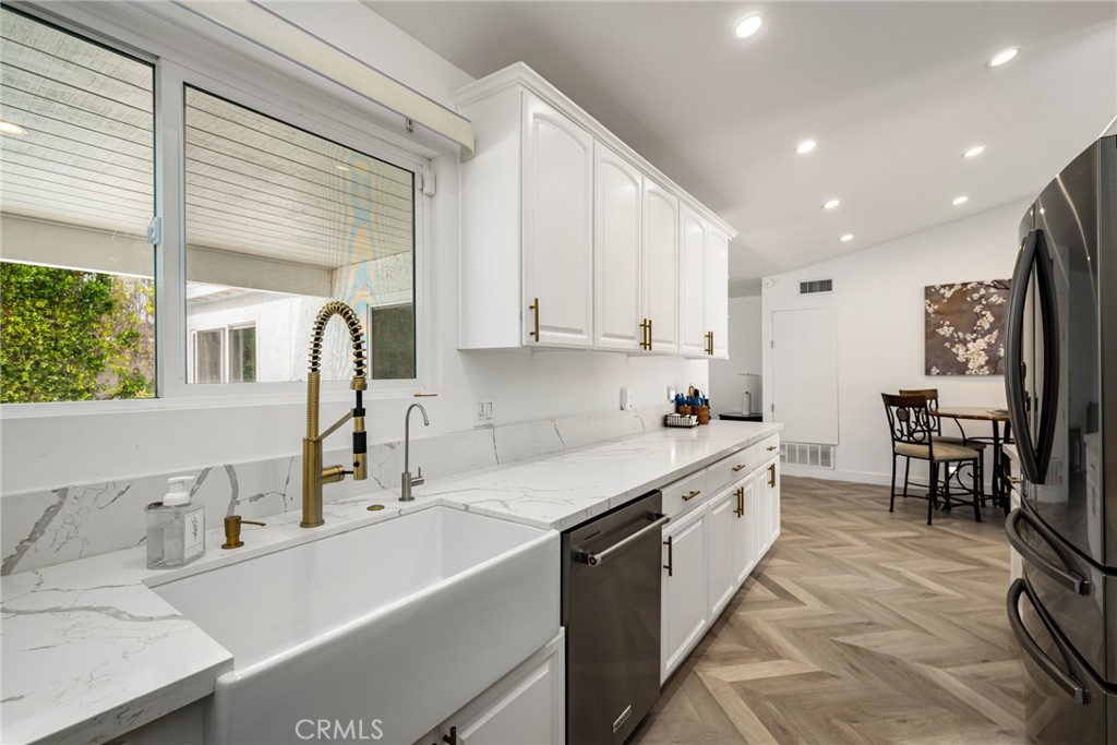 2303 N Magnolia
