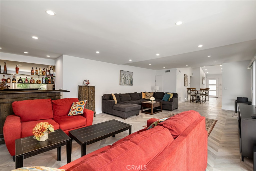2303 N Magnolia