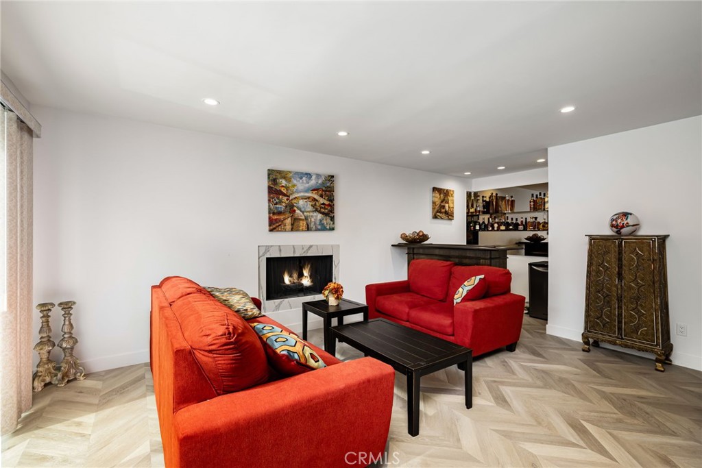2303 N Magnolia