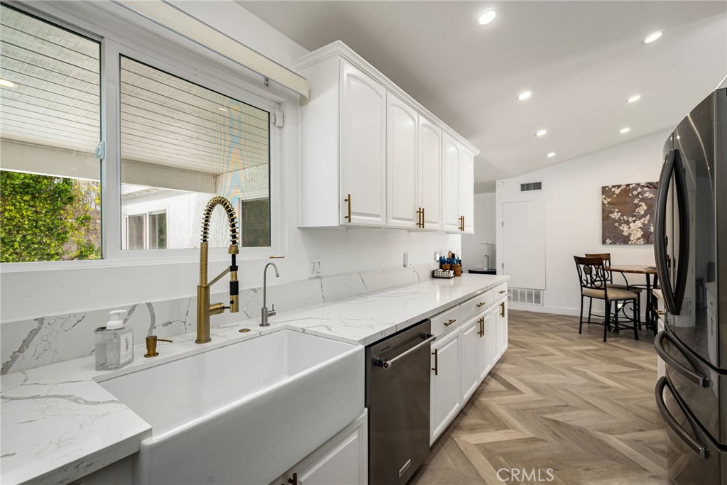 2303 N Magnolia