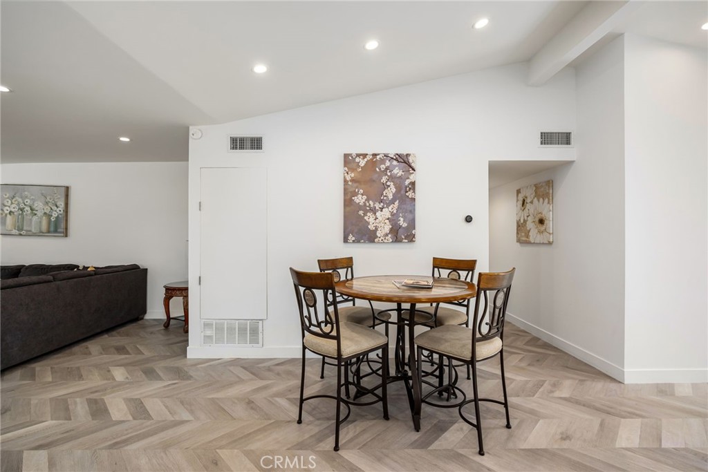2303 N Magnolia