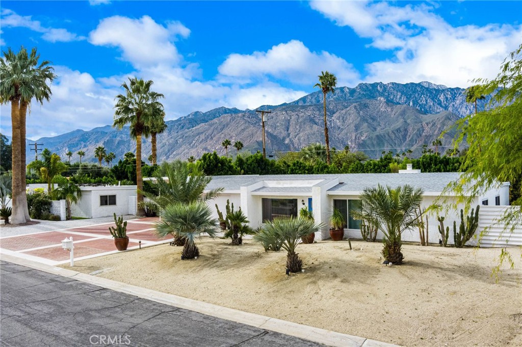 2303 N Magnolia