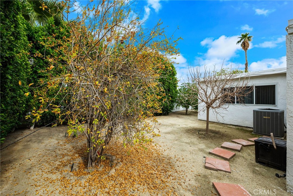 2303 N Magnolia
