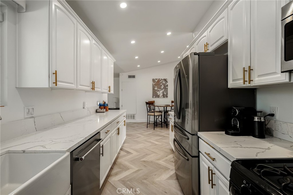 2303 N Magnolia
