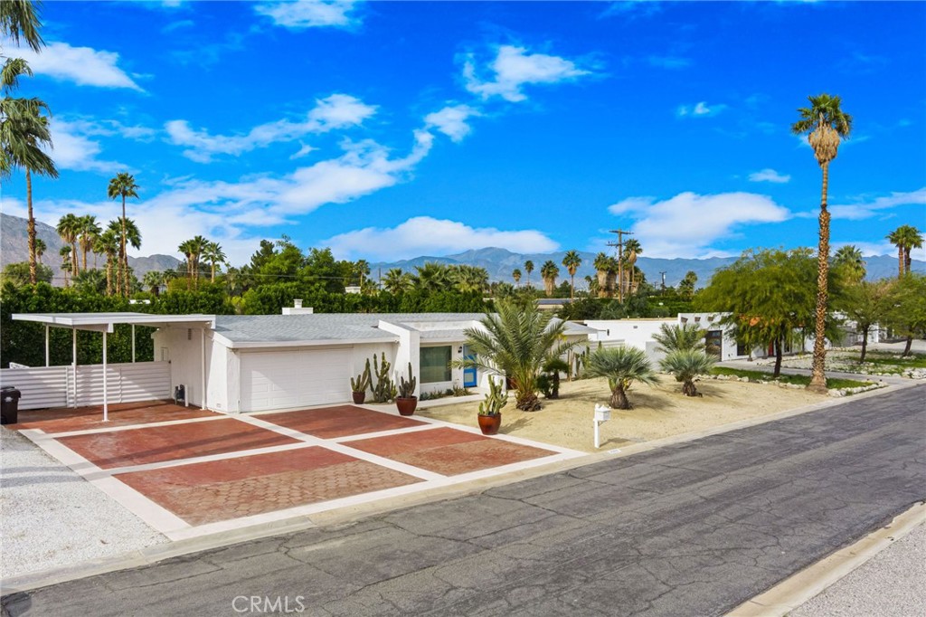 2303 N Magnolia