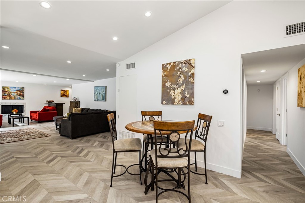 2303 N Magnolia