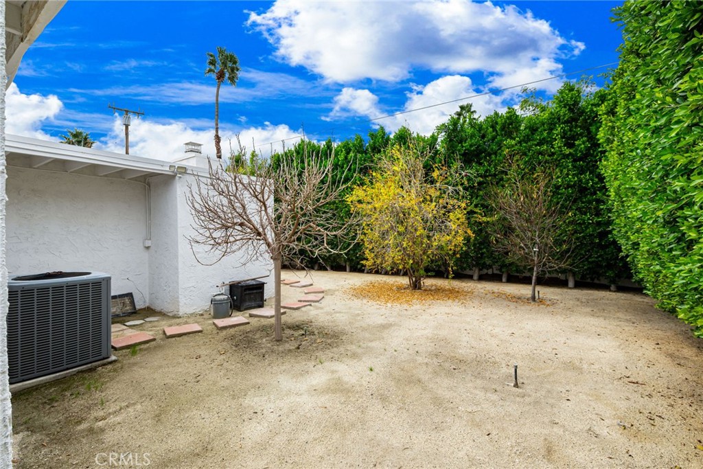 2303 N Magnolia