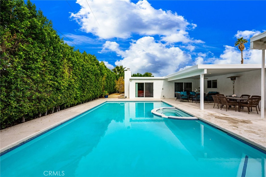 2303 N Magnolia
