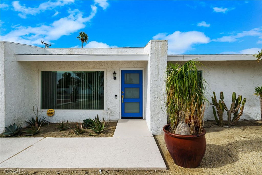 2303 N Magnolia