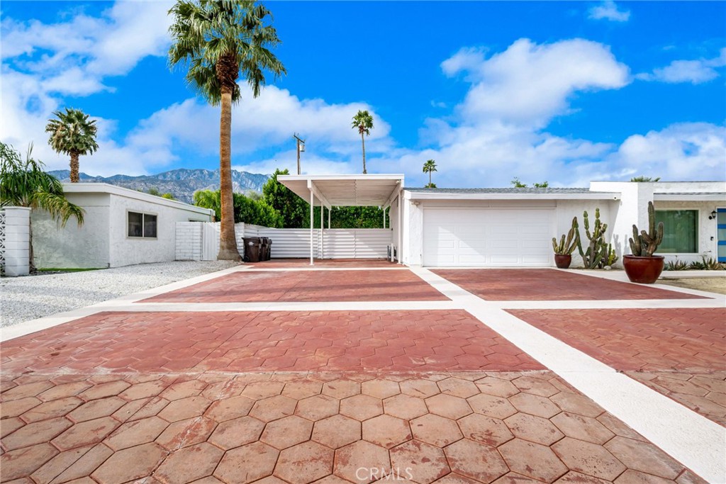 2303 N Magnolia