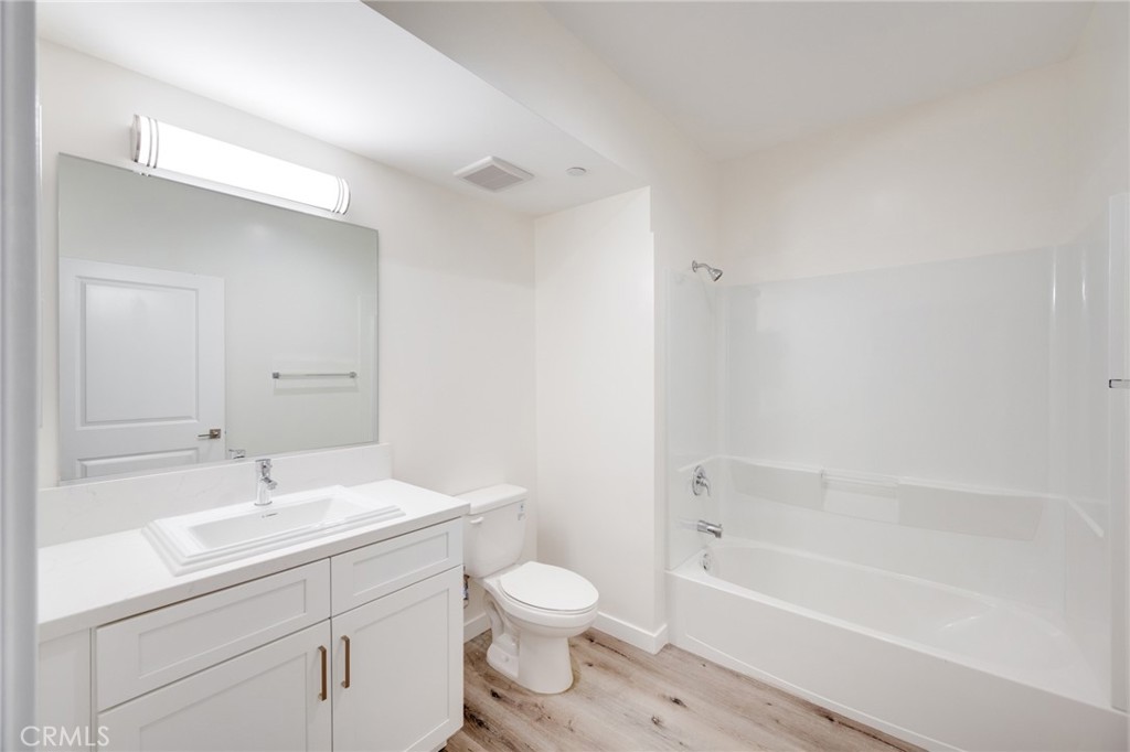 14526 Hartland Street 308