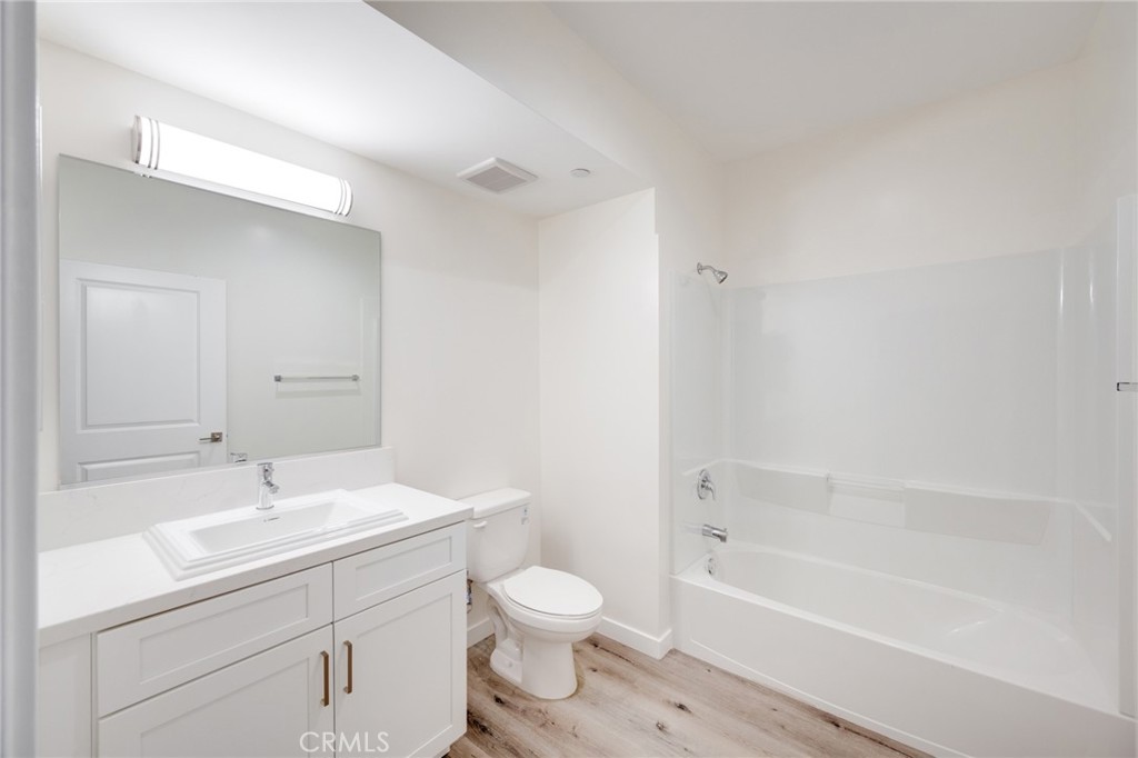 14526 Hartland Street 308