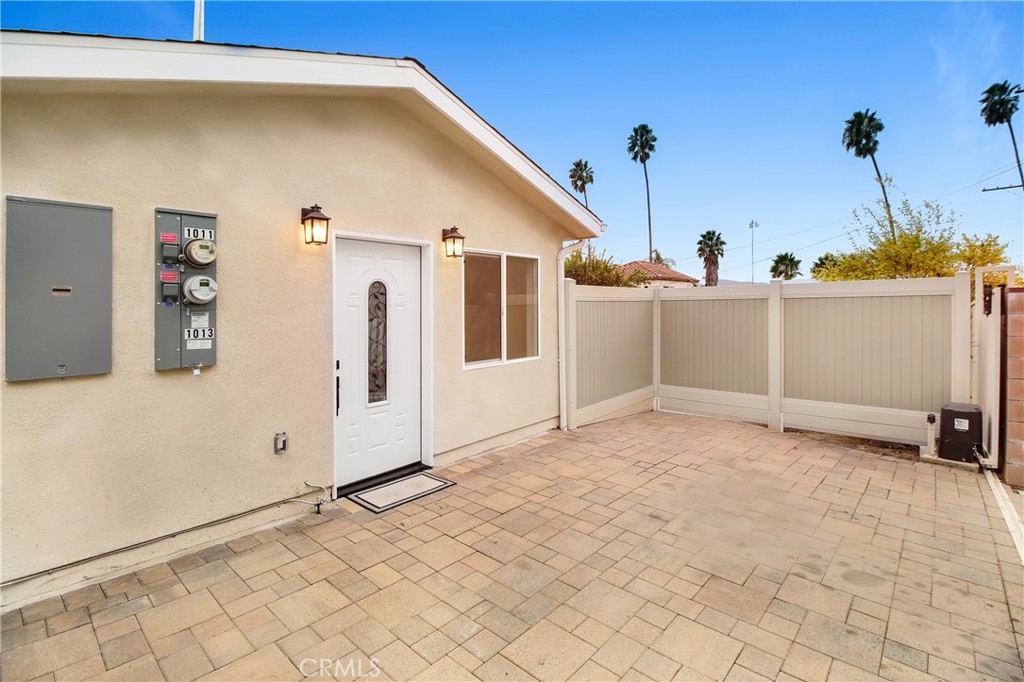 1013 E Angeleno Avenue