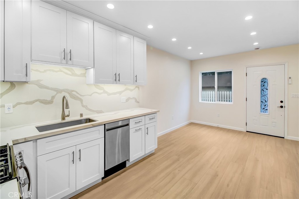 1013 E Angeleno Avenue