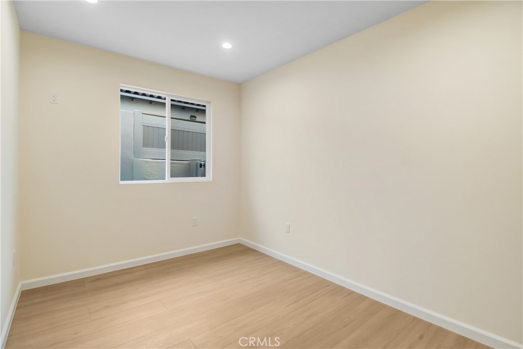 1013 E Angeleno Avenue