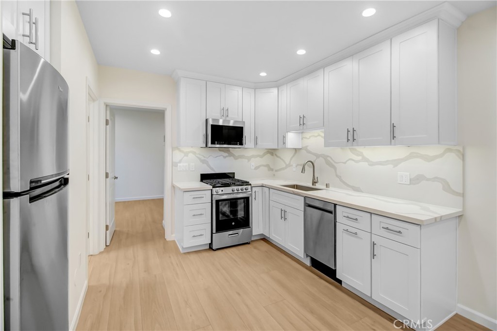 1013 E Angeleno Avenue