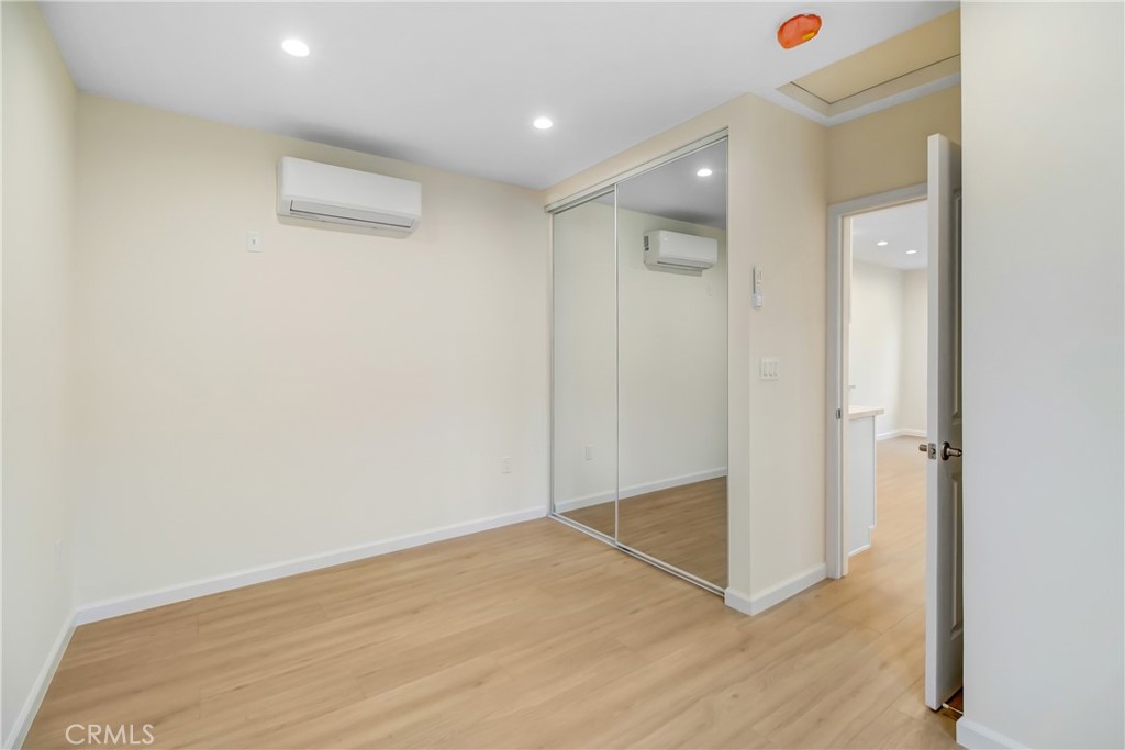 1013 E Angeleno Avenue