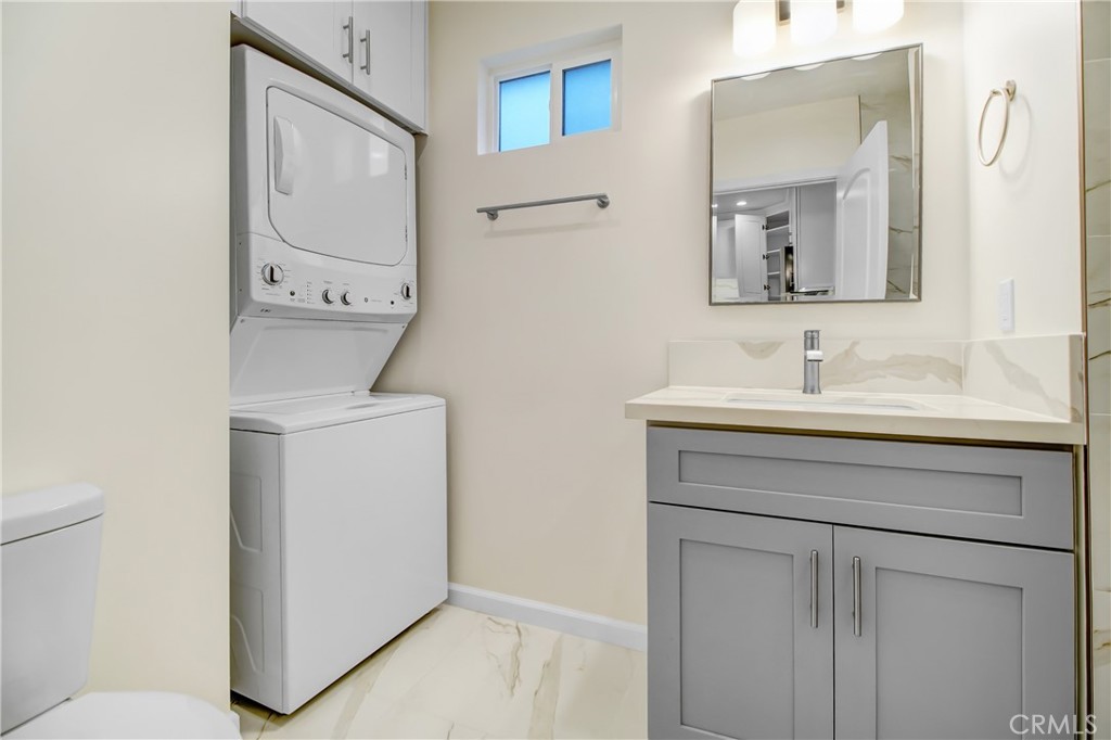 1013 E Angeleno Avenue