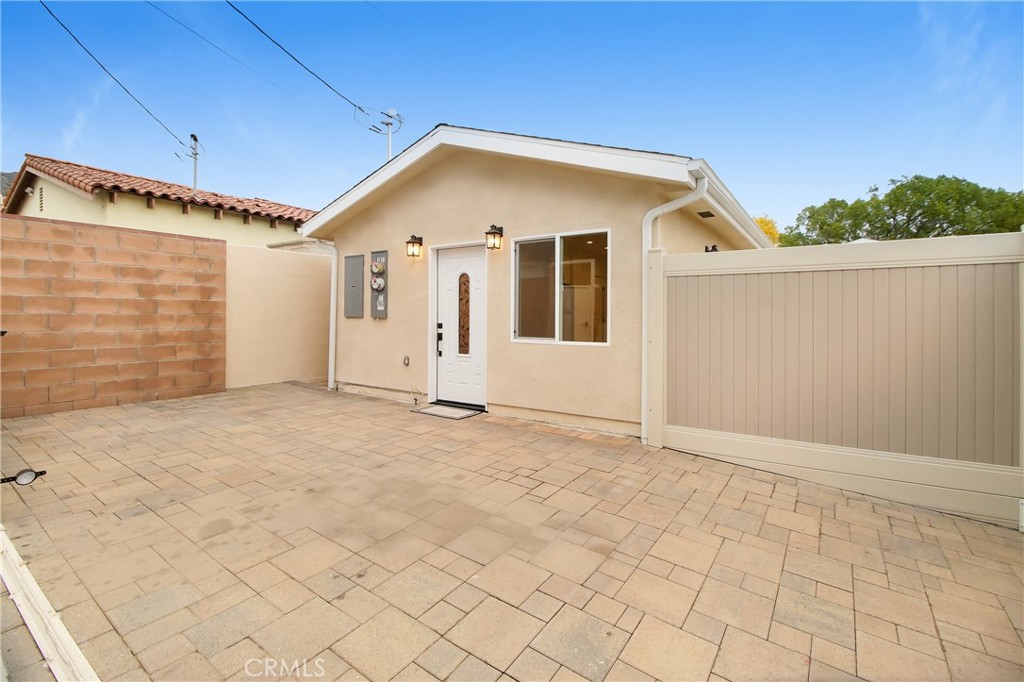 1013 E Angeleno Avenue