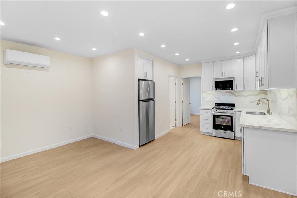 1013 E Angeleno Avenue