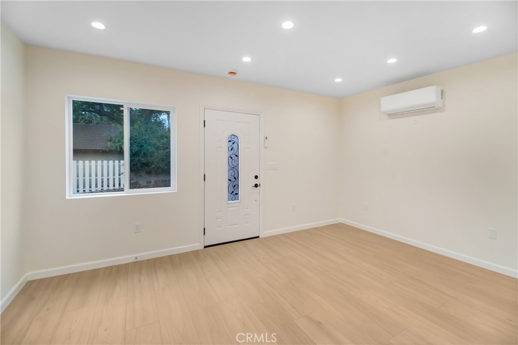 1013 E Angeleno Avenue