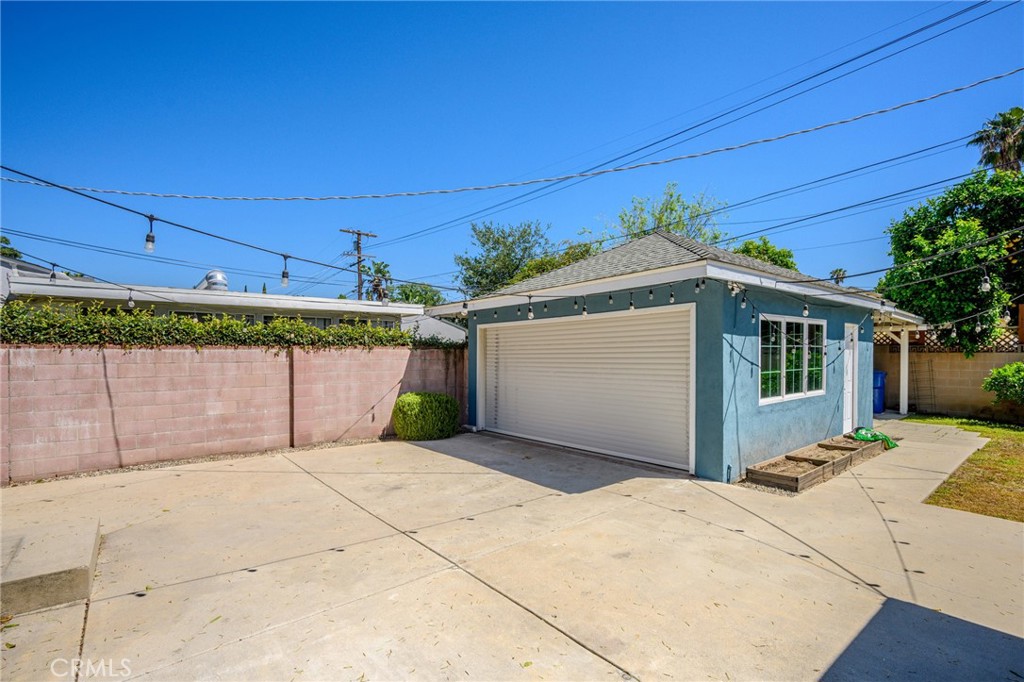 6438 Densmore