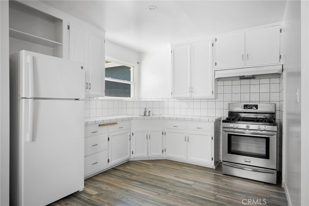 6438 Densmore