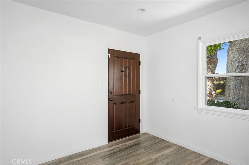 6438 Densmore